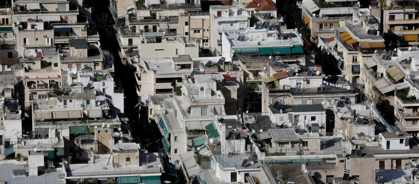 Νέο «Εξοικονομώ»: Προς κατάργηση οδεύει το ανώτατο εισοδηματικό κριτήριο για τις επιδοτήσεις κατοικιών